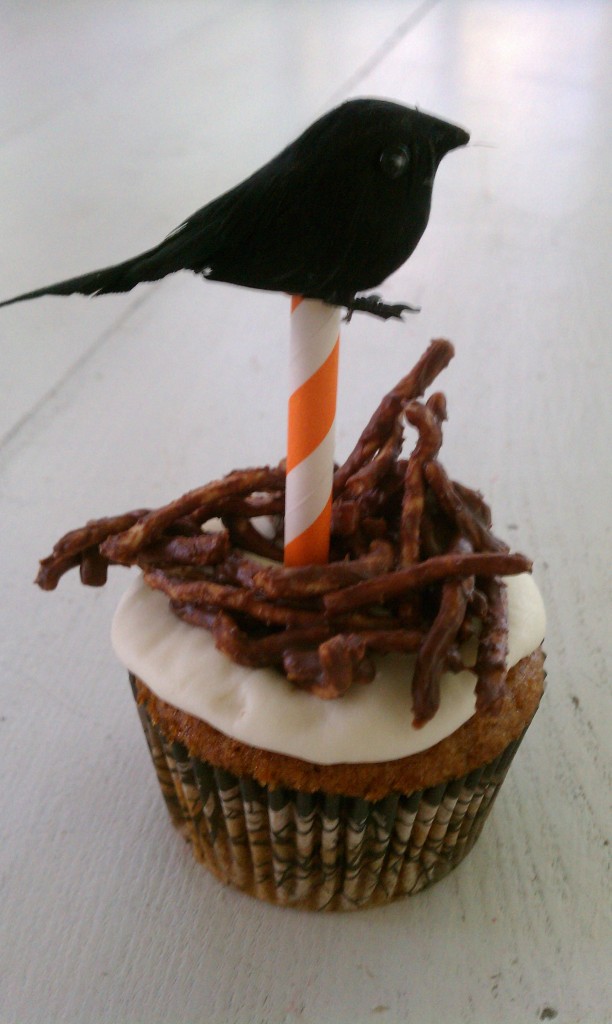 crow's nest cupcake