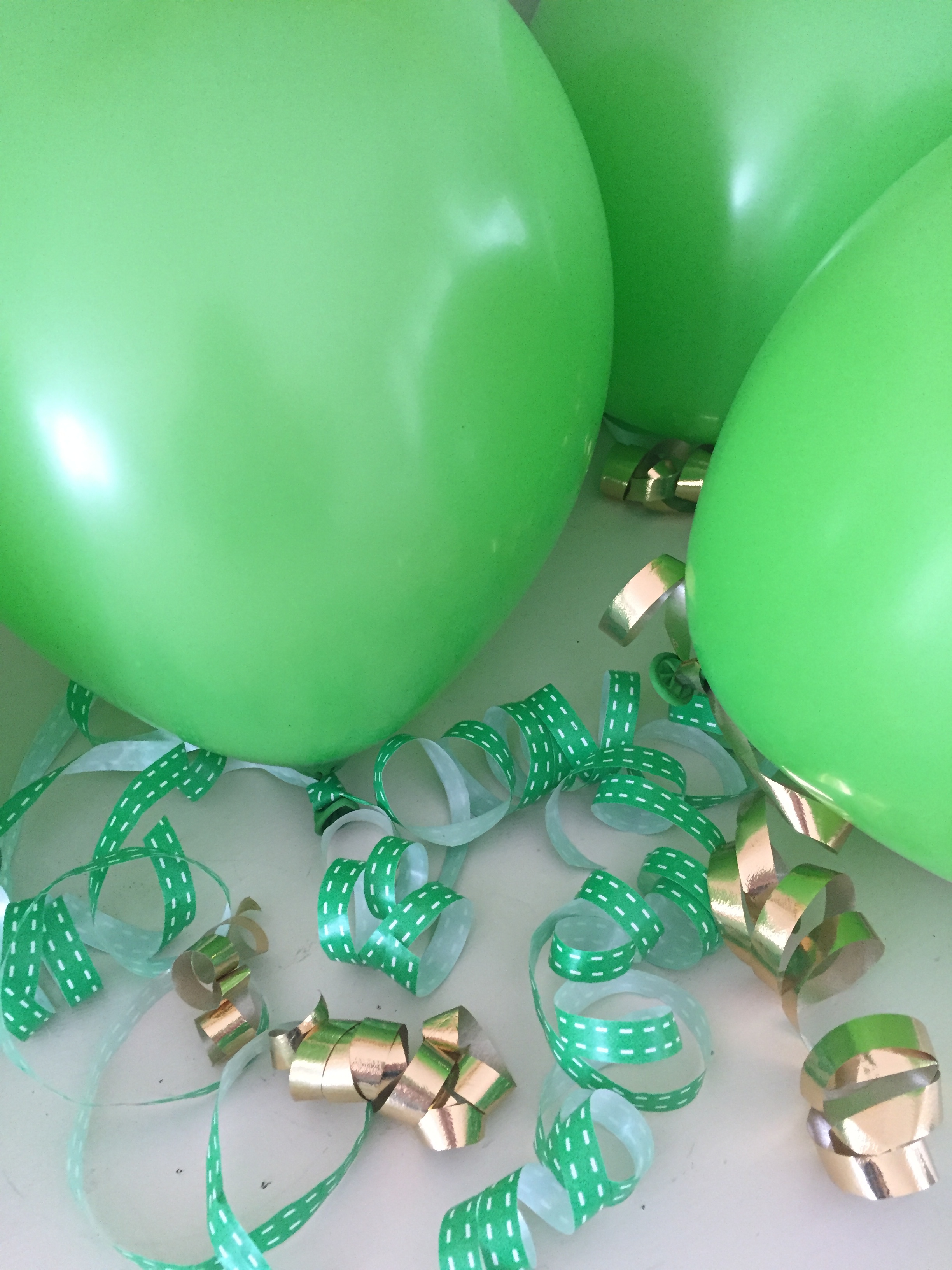 green balloons