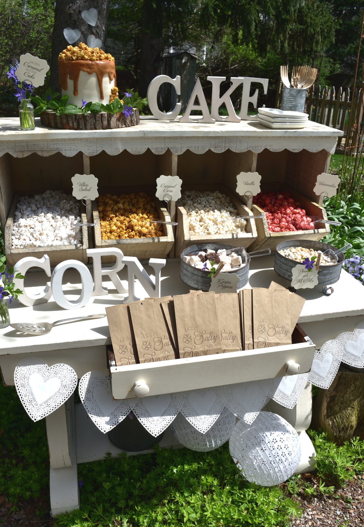 A popcorn bar perfect for a rustic wedding! See all the sweet details!