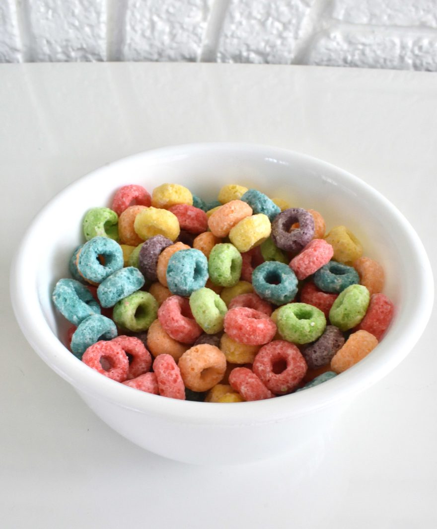 Cereal rainbow tutorial for a St. Patrick's Day breakfast!