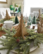 A neutral Christmas table for a simple family holiday!