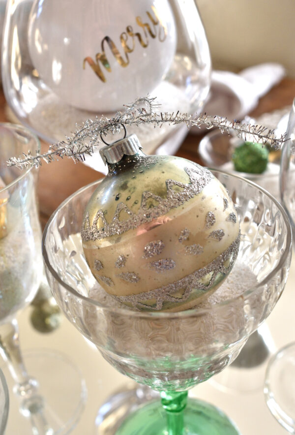 Last-minute holiday centerpiece ideas for your Christmas celebration!
