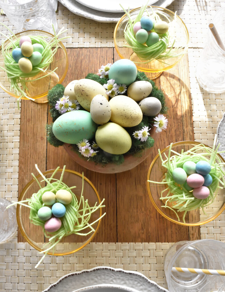 Setting a spring table can be so easy with simple details!