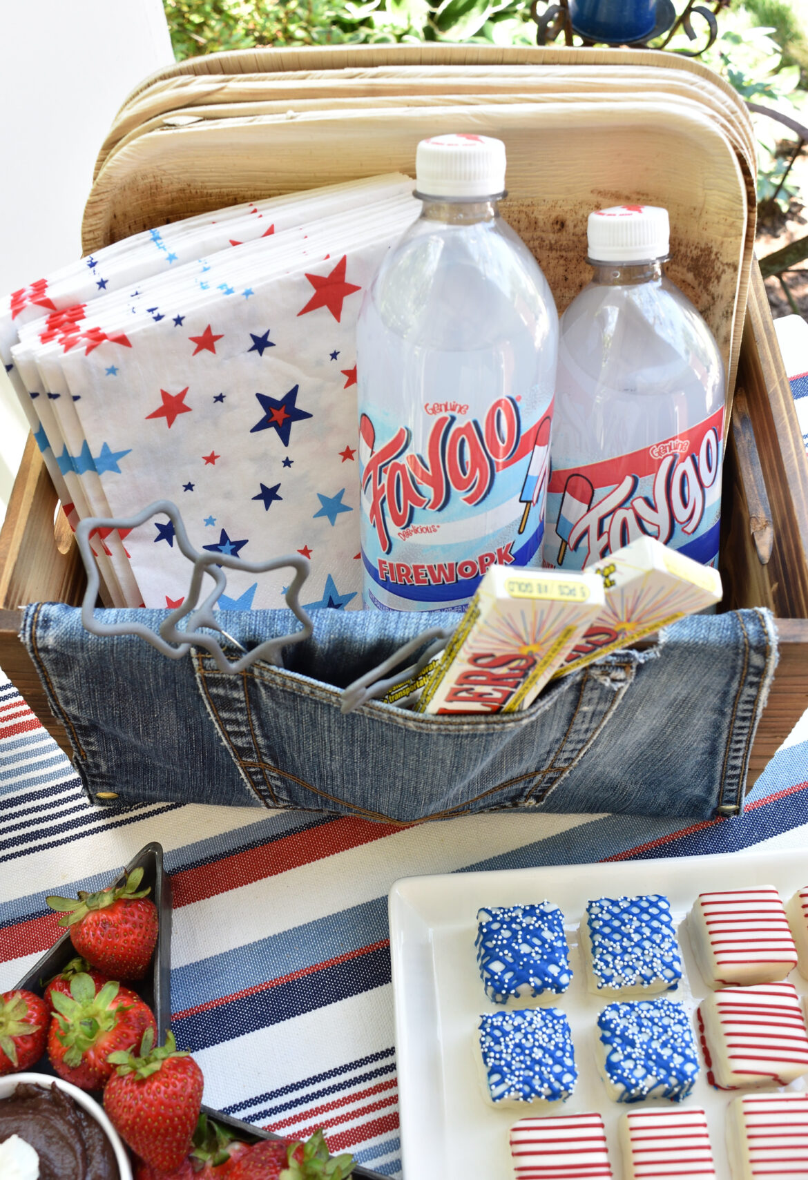 Patriotic picnic snacks that are festive, fun and easy!