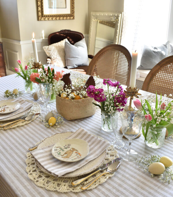 Dainty spring flowers make an Easter table shine!