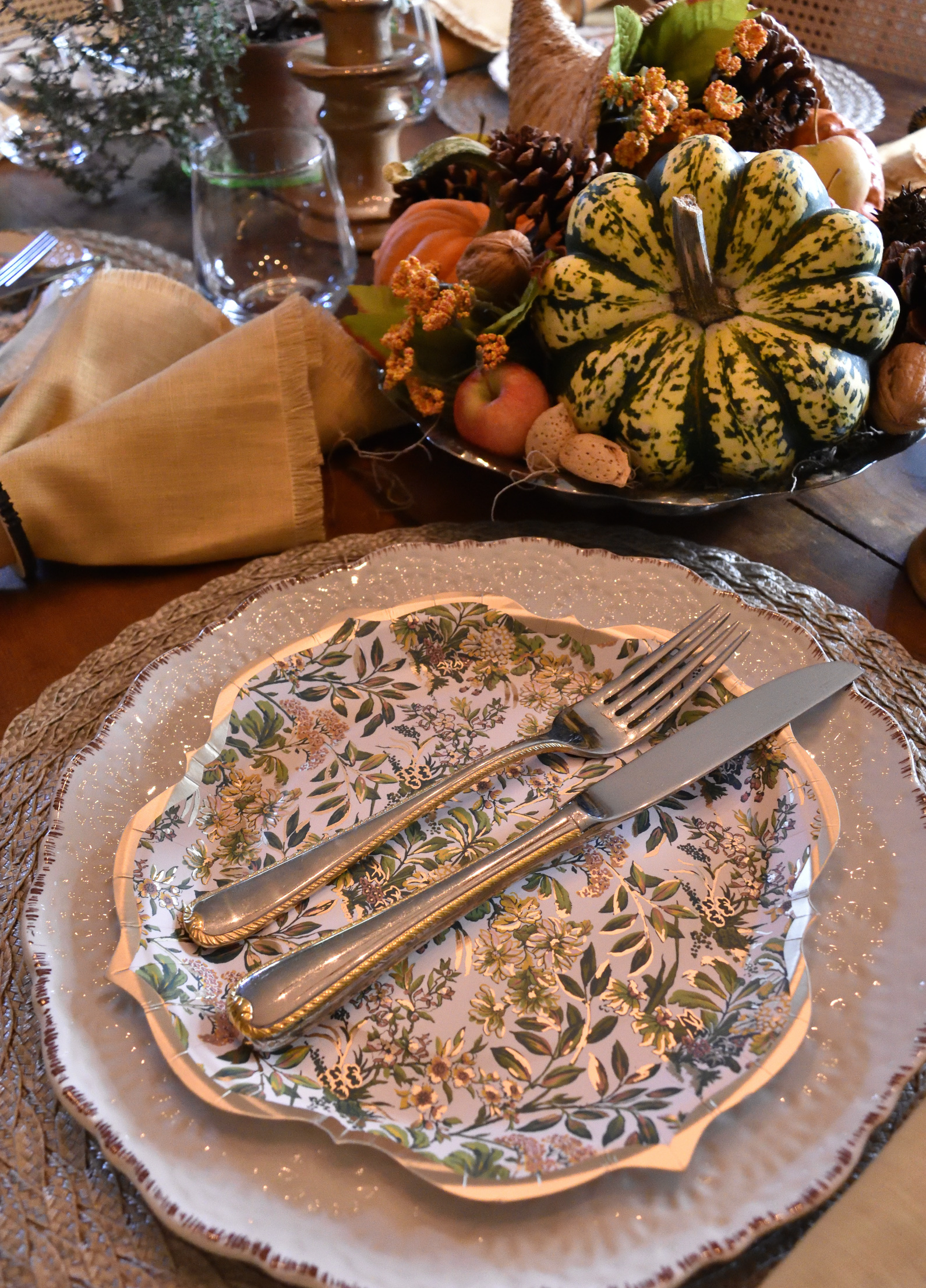 casual thanksgiving table