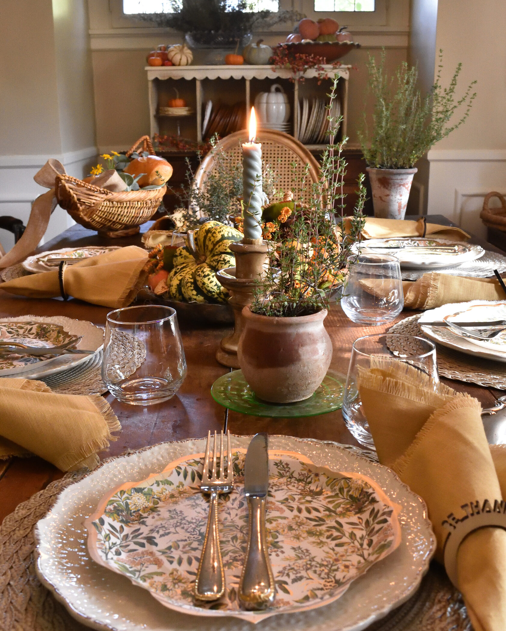 botanical touches on a thanksgiving table