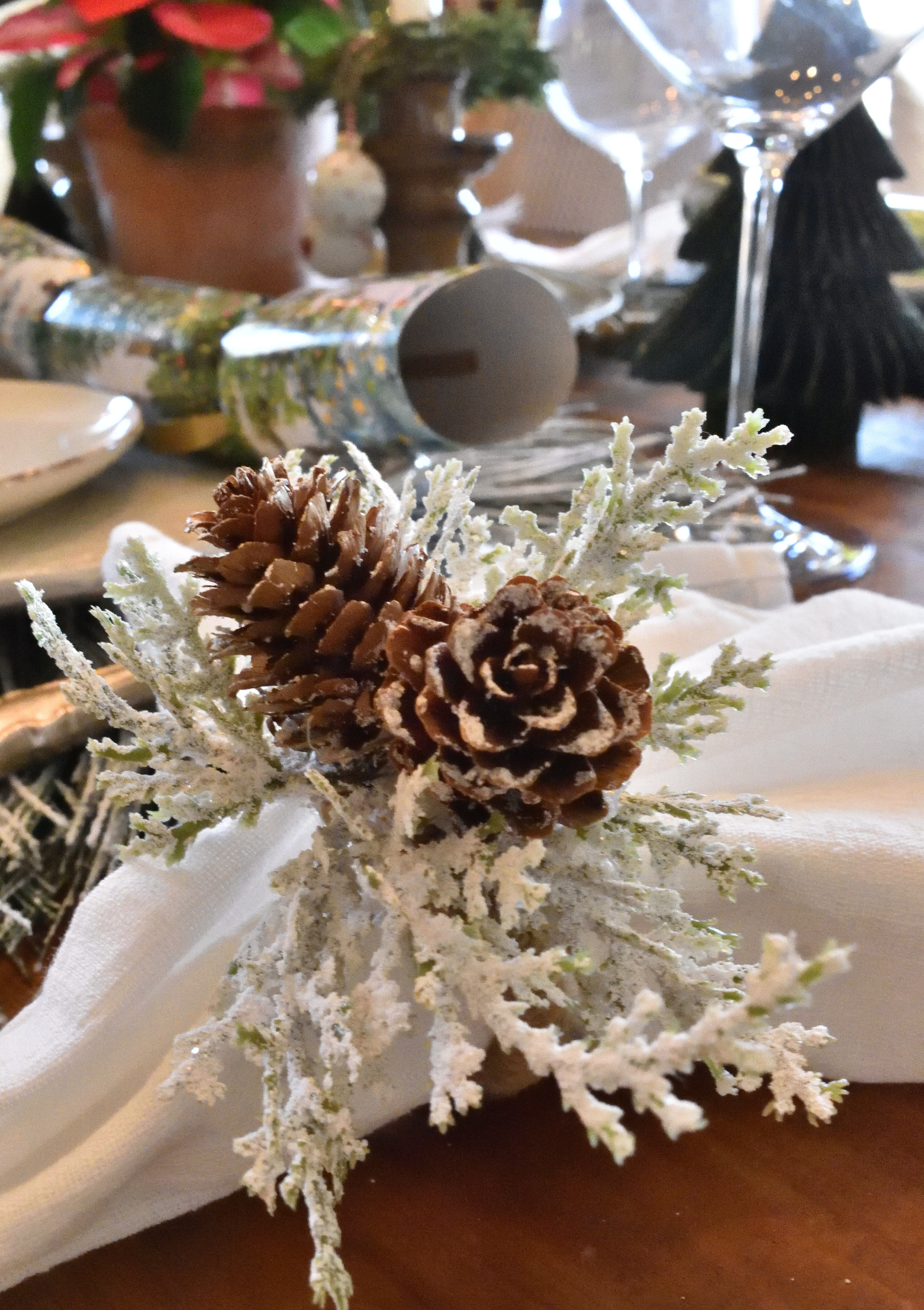 holiday table details